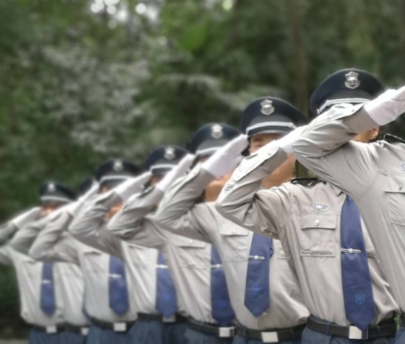 物業(yè)保安是物業(yè)管理中維護(hù)小區(qū)、商業(yè)綜合體、寫(xiě)字樓等場(chǎng)所公共安全和秩序的重要力量