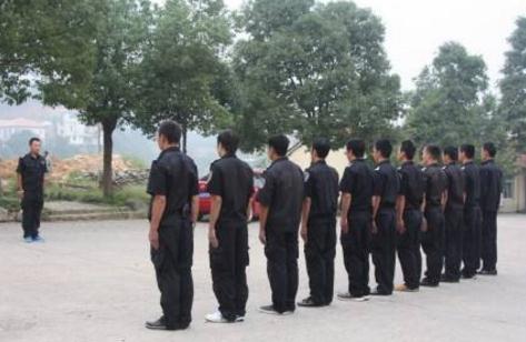 關(guān)于小區(qū)的門口物業(yè)保安的工作職責(zé)，有興趣的可以了解下